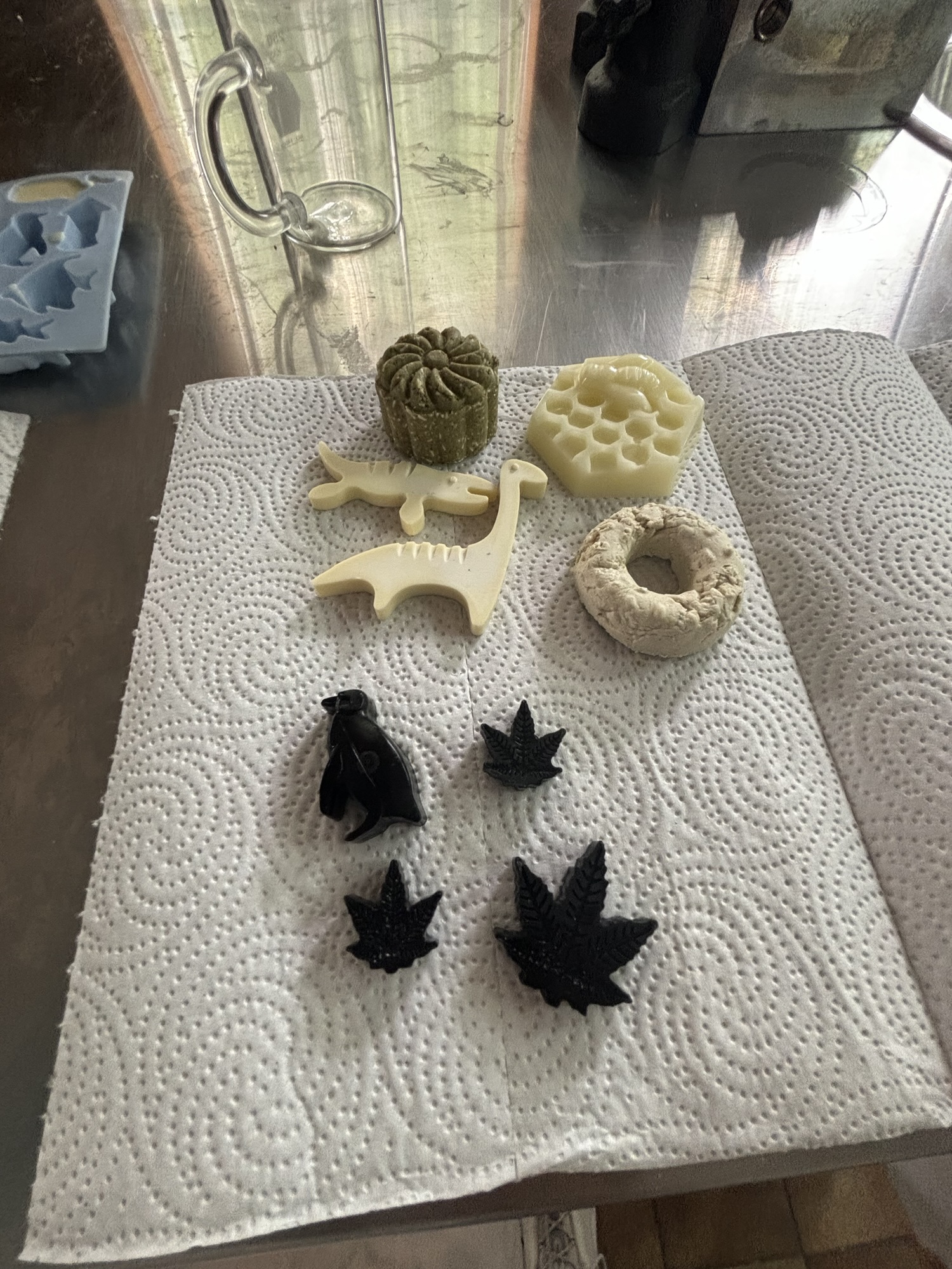 Productos elaborados en el taller “Cosmética natural con plantas medicinales”