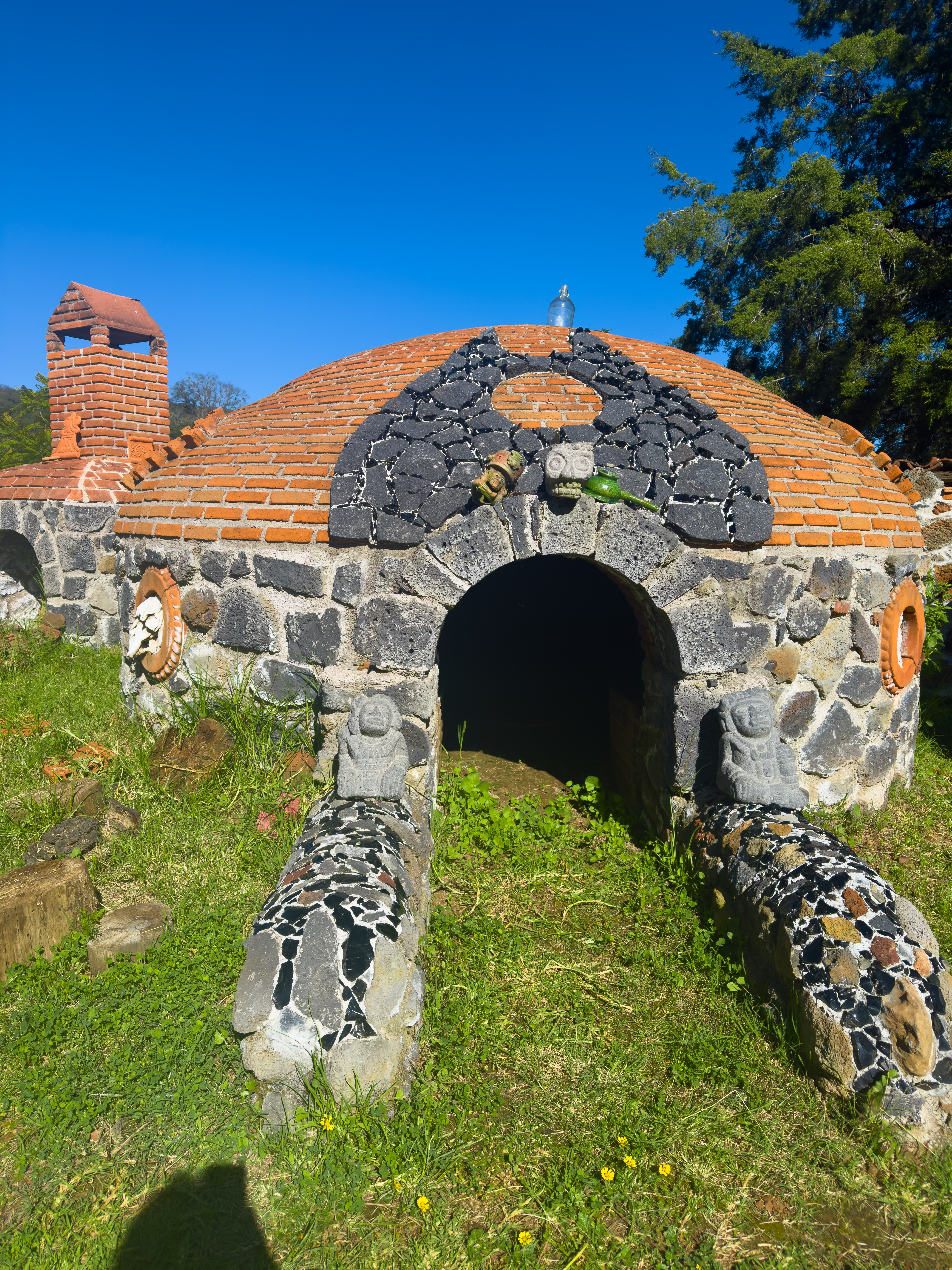 Temazcal en rancho ajolotequio, Hidalgo.