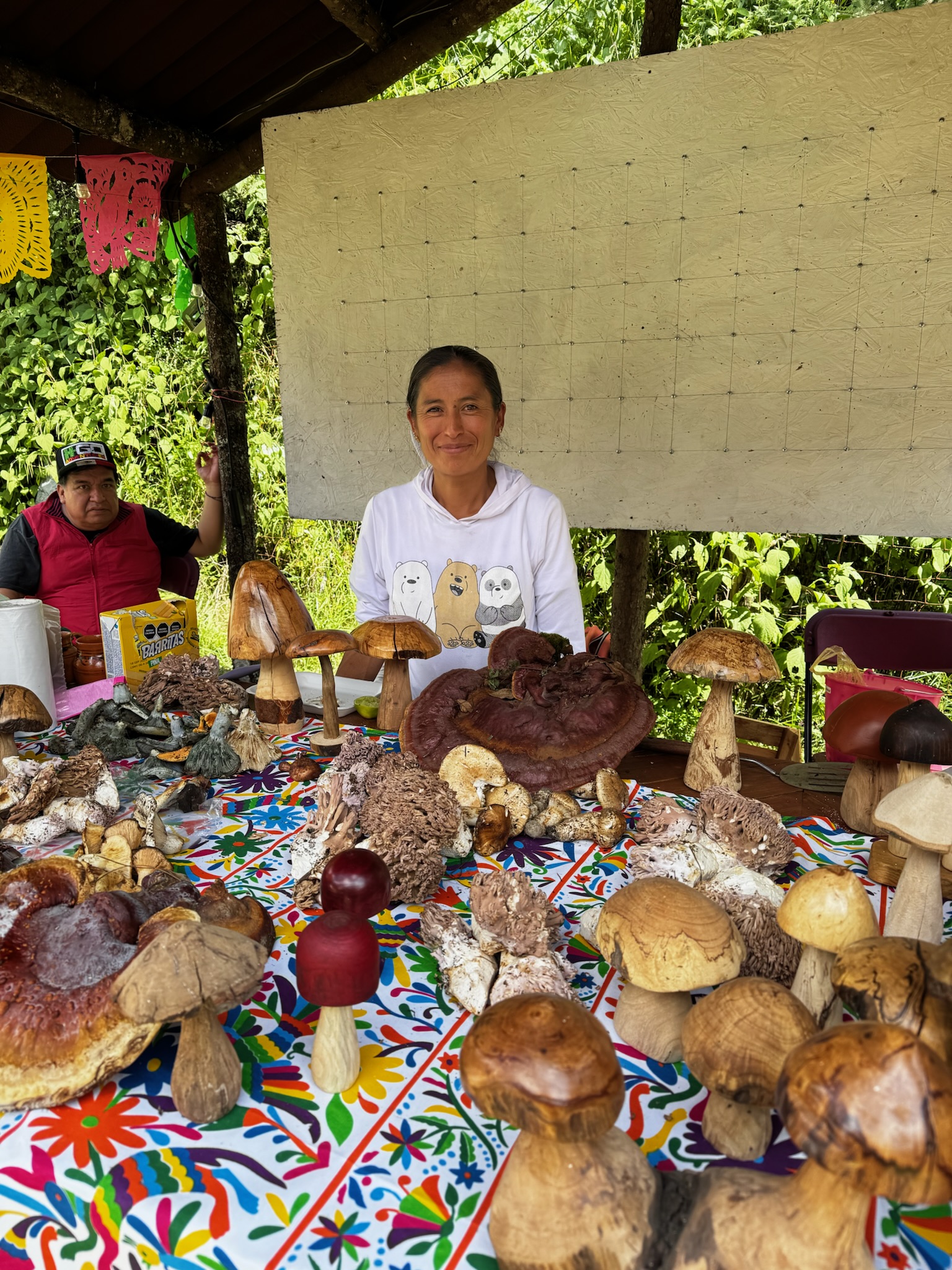 Stand de Francis en el festival del hongo 2025 en Mineral del Chico